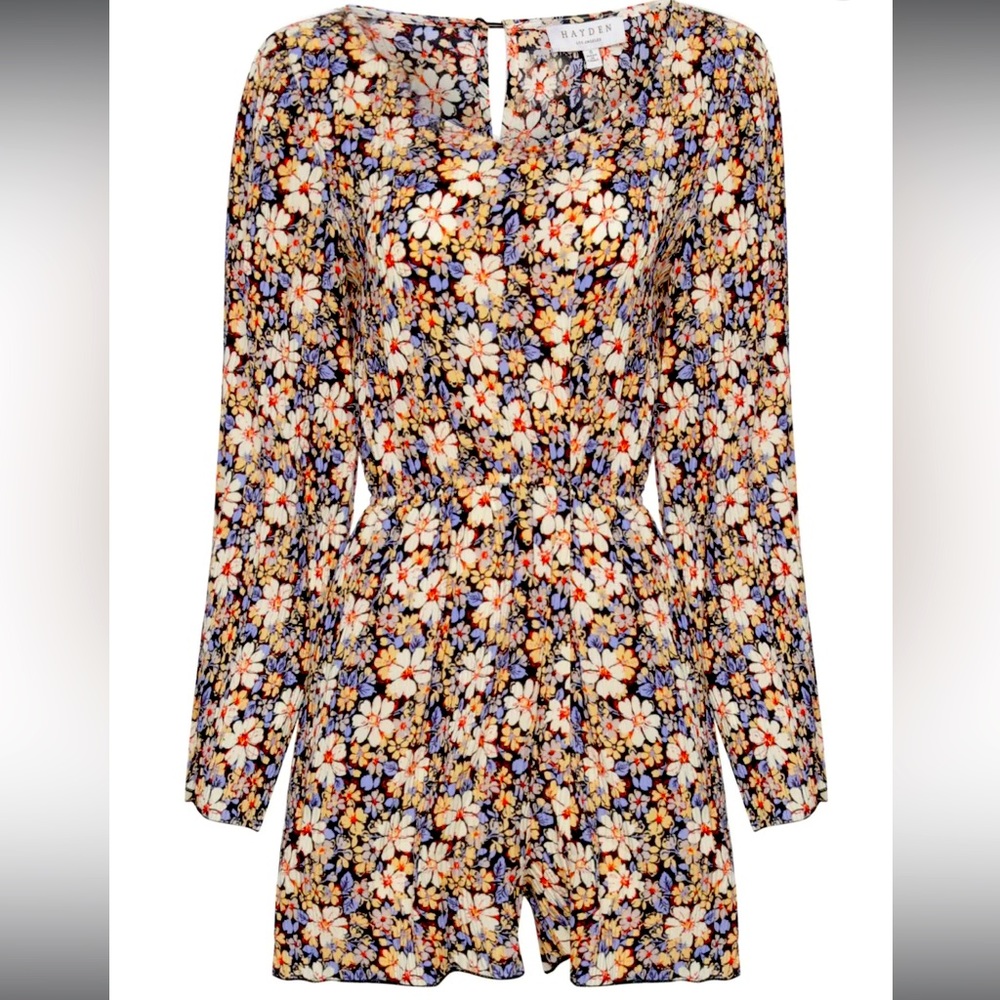 Hayden LA
BELL SLEEVE TEXTURED FLORAL ROMPER